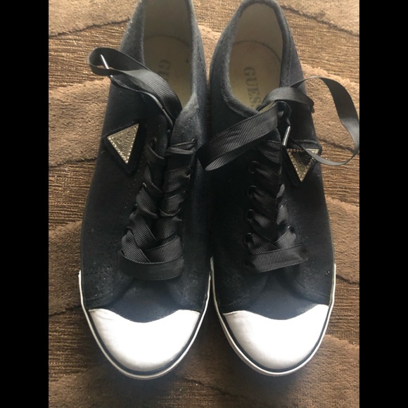 guess black and white shoes